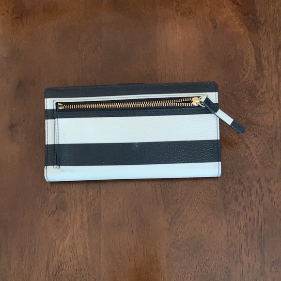 Kate spade large tote with matching wallet!! - Picture 4 of 10